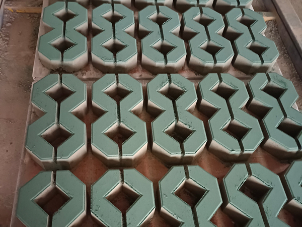 停車場八字植草磚